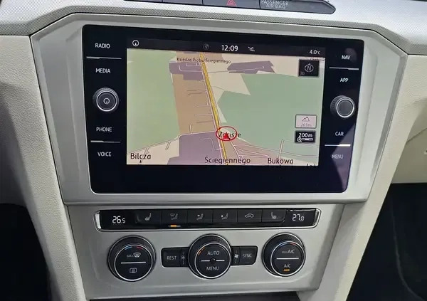 Volkswagen Passat cena 54900 przebieg: 189742, rok produkcji 2018 z Krzanowice małe 781